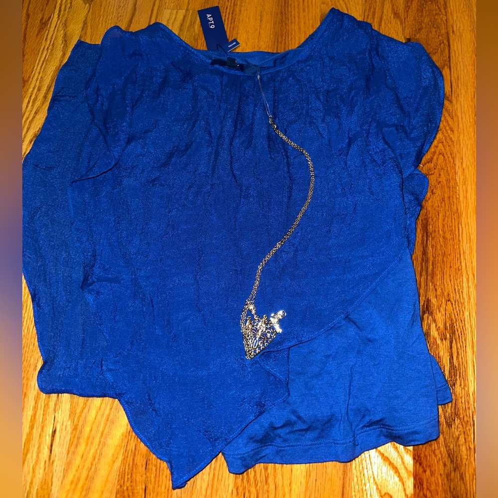Flowy tank top shirt with necklace